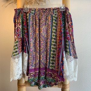 Off the shoulder bell sleeved top boho like NEW